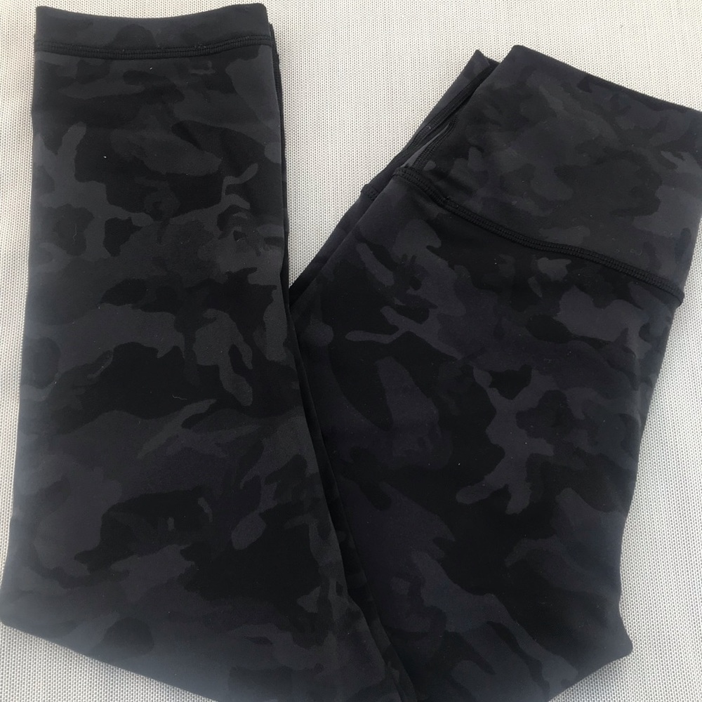 Lululemon Wunder Under Cropped Size 6